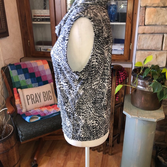Pleat Pleat by Rafael size medium sleeveless cowl neck top black silver & white - Picture 2 of 3